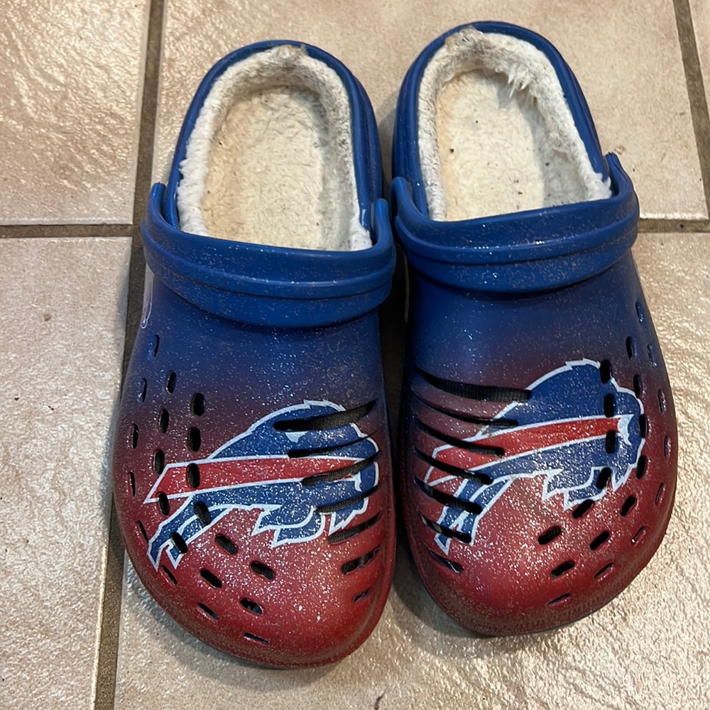 FOCO BILLS fleece lined clogs. Size S (5-6). Lightly used. Great shape! GO BILLS